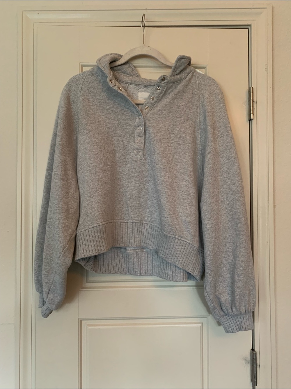Aerie Women's Slightly Cropped Light Gray Hoodie Sweater